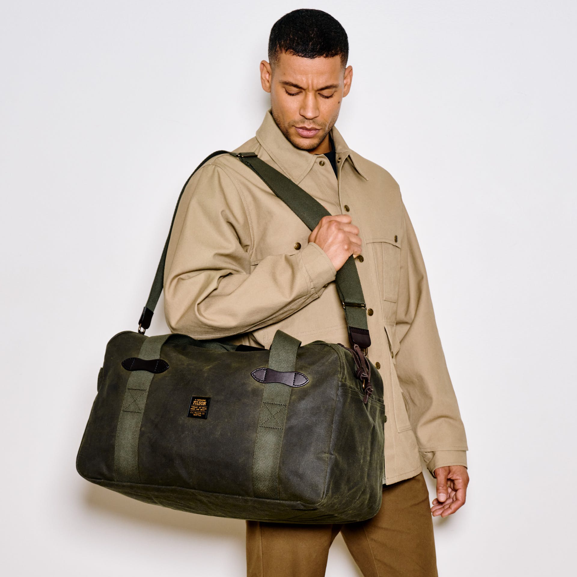 Medium Waxed Canvas Duffle Bag | Filson 